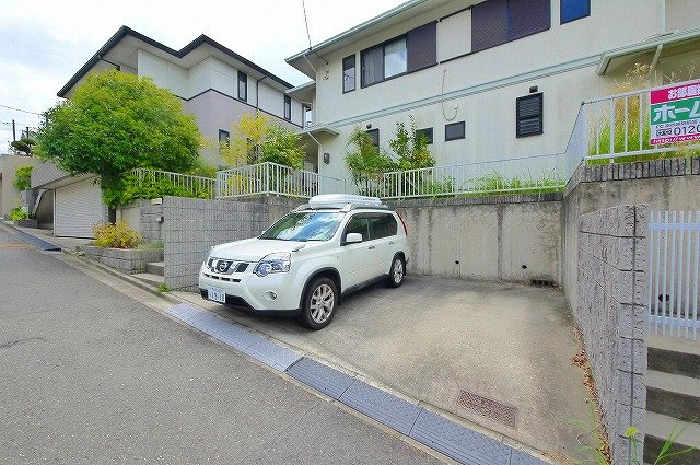レグラン桜が丘の駐車場|カースペースがあります