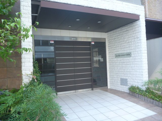 スクリブコート天神南　BRAVI不動産のエントランス|【スクリブコート天神南】毎日通るエントランスはこのようになっています