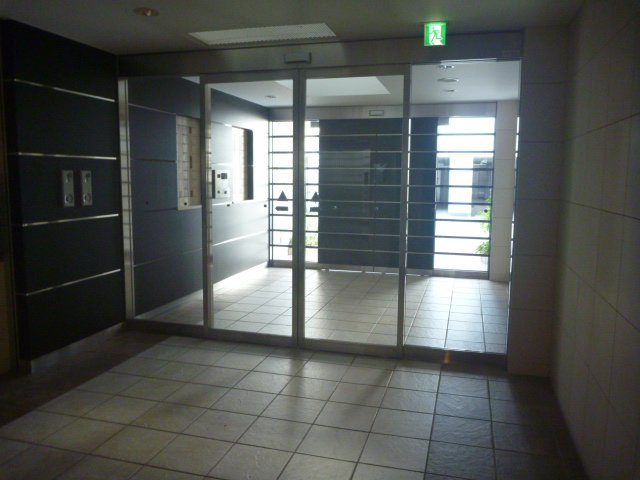 スクリブコート天神南　BRAVI不動産のロビー|【スクリブコート天神南】落ち着いたロビーです