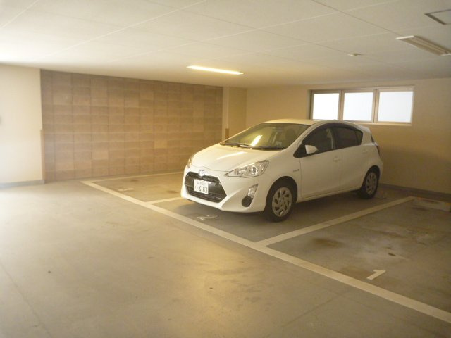 スクリブコート天神南　BRAVI不動産の駐車場|【スクリブコート天神南】駐車場に車を止められます