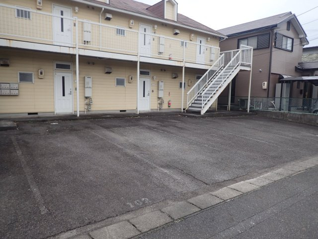 サカエハイツⅡの駐車場