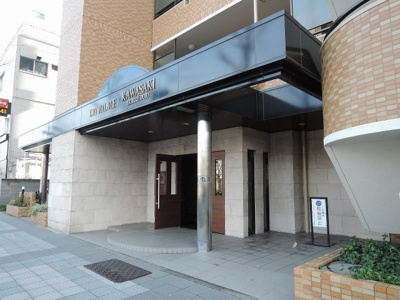 【エントランス】 | ダイアパレス川崎駅前通り | JR各線「川崎」駅徒歩18分、又はバス5分「大島1丁目」停徒歩1分と好立地！
