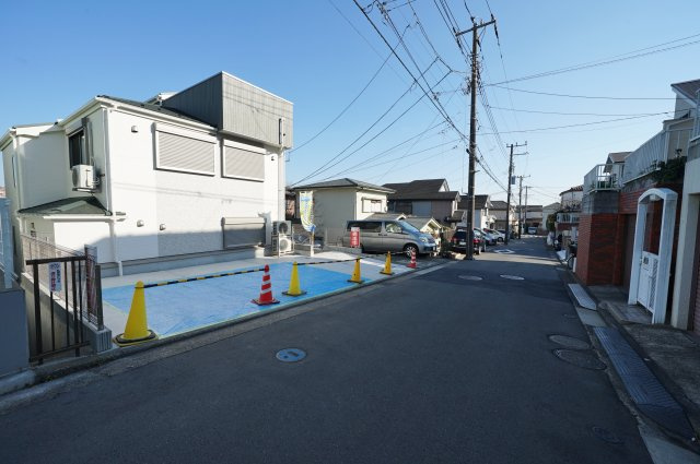 保土ヶ谷区法泉２丁目新築一戸建て【成約】の前面道路含む現地写真