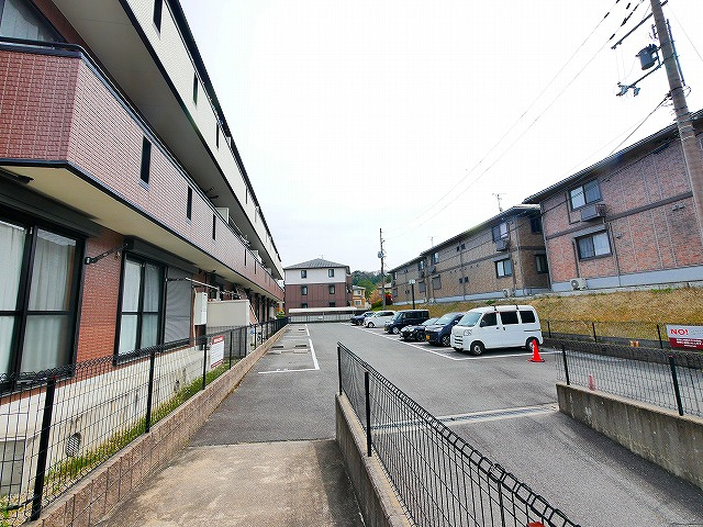 ウイングス梅美台の駐車場|駐車場です
