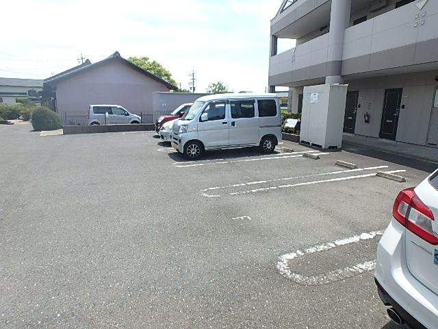 トワール・ニシノミヤの駐車場