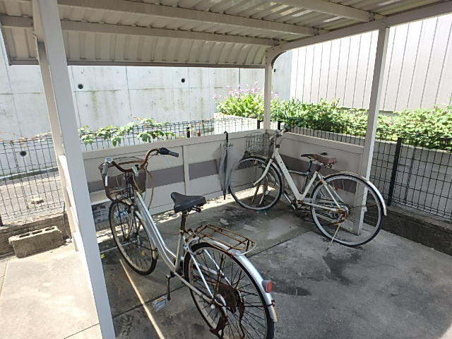 トワール・ニシノミヤの駐車場