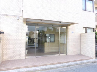 【エントランス】 | 東急多摩川線「鵜の木」駅徒歩5分と好立地。