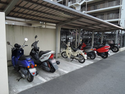 【その他共用部分】 | リビオ川崎東門前 | バイク置場