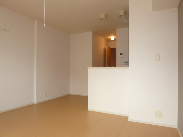 エム・トリトンの洋室