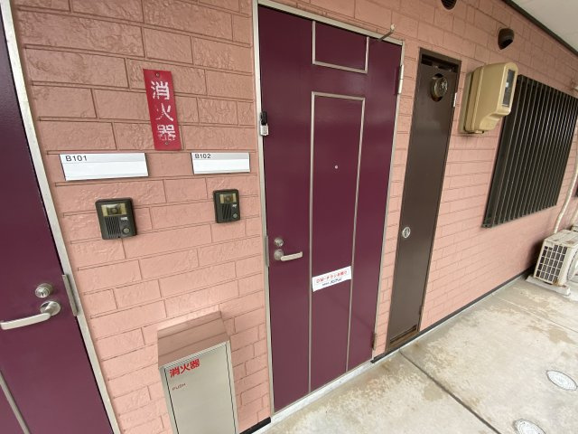 Spirits Shere Bの玄関