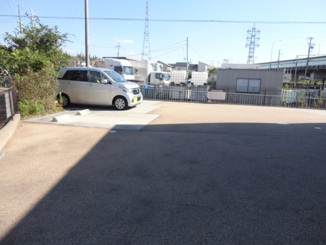 クレールコートの駐車場