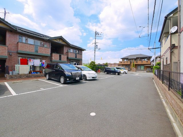 ヴェルジェⅠの駐車場|ゆったりとした駐輪場完備。