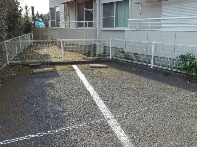 市川市大野町１丁目のアパートの駐車場