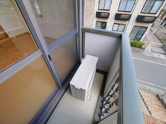 グランシャリオ（八条）のバルコニー|バルコニーからの眺めを楽しみながら食事をしませんか