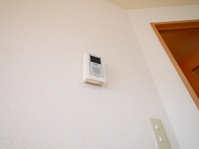 グランシャリオ（八条）のセキュリティ|お顔が見えるモニター付きインターホンで安心。