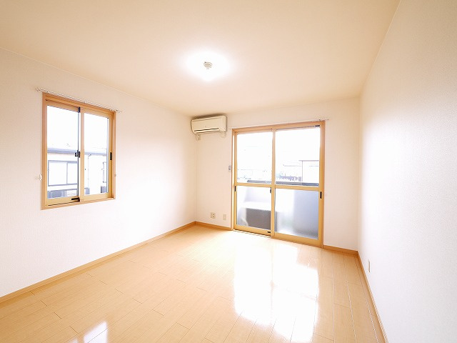 グランシャリオ（八条）の居間・リビング|ゆったりとしたリビングです