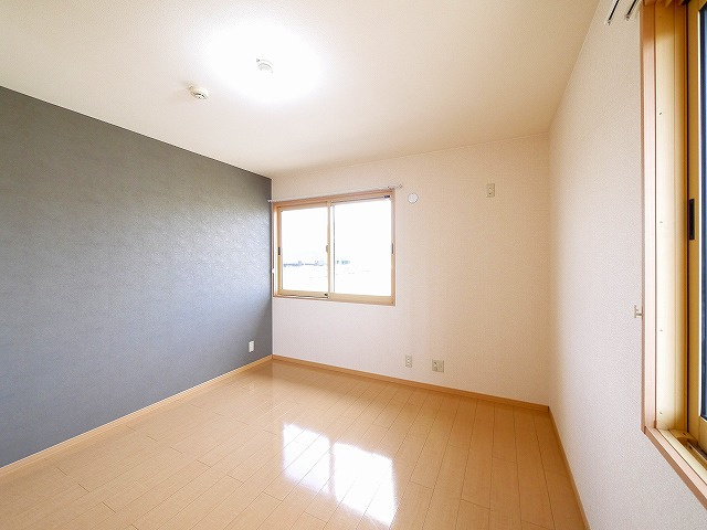 グランシャリオ（八条）の寝室|広くて明るい寝室