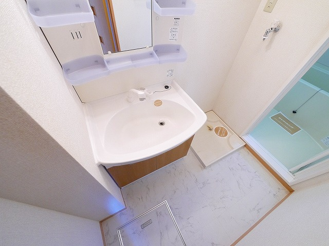 グランシャリオ（八条）の洗面所|ゆったりとスペースのある洗面所