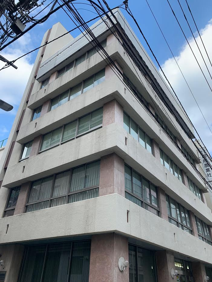 産経ビルの外観