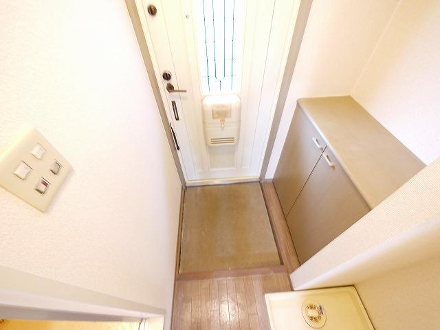 メゾン・ド・スリシエCの玄関|明るい玄関です