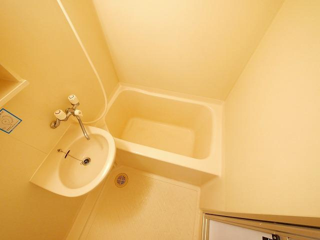 メゾン・ド・スリシエCの浴室|日々の疲れを癒すお風呂付です