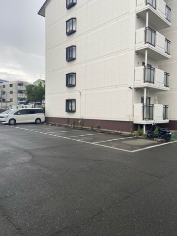 パルピアマンションの駐車場