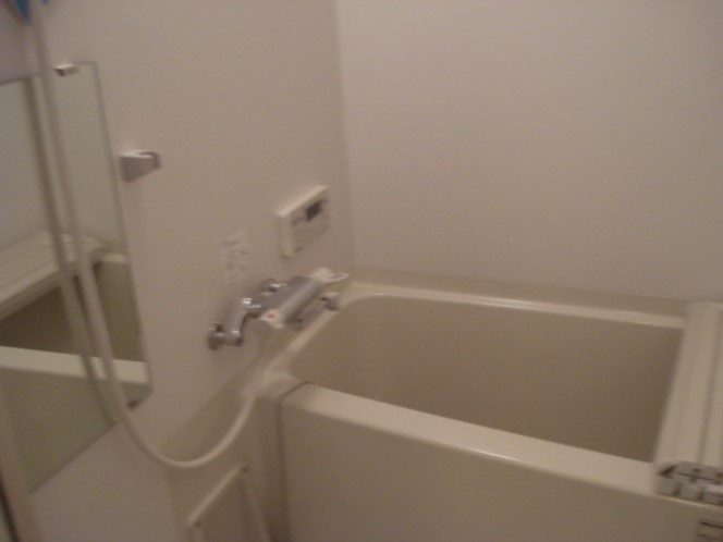 フラワーハウスの浴室|日々の疲れを癒すお風呂付です