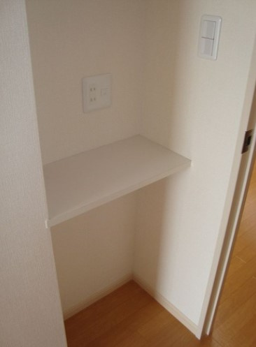 フラワーハウスの設備|電話設置台や大好きな写真等を置くこともできますね