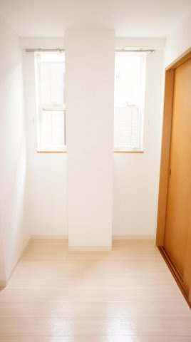 【居間・リビング】 | コンフォース | こちらの居間で趣味の時間をお楽しみください