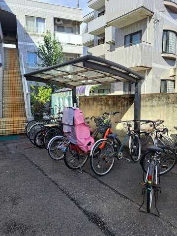 【その他共用部分】 | ファミーユ船橋 | 自転車置き場です