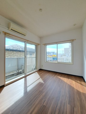 【洋室】 | ファミーユ船橋 | 2面採光で明るい洋室です