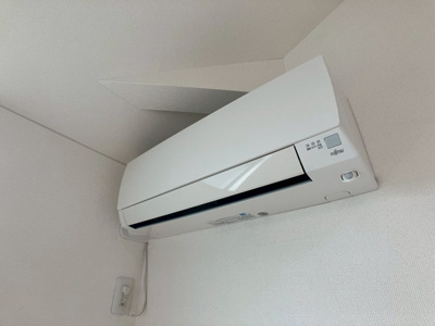 【設備】 | アイザックヒルズ百合丘 | 暑い夏や寒い冬に大活躍のエアコン付きです☆冷暖房完備で1年中快適に過ごせます♪