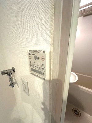 【設備】 | アイザックヒルズ百合丘 | バスルームの浴室暖房乾燥機で外に干せないお洗濯物もすっきり乾きます♪雨の日のお洗濯もバッチリ！