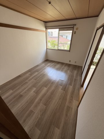 【寝室】 | ハイツアザレア | 明るいお部屋でゆったりお過ごしいただけます