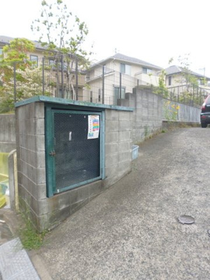 【その他共用部分】 | カミーリア7 | 敷地内ごみ置き場でごみ出しもらくらく～♪忙しい社会人さんや主婦さんにもうってつけ！