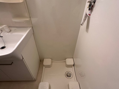 【設備】 | サニープレイス | 洗面所にある室内洗濯機置き場です♪防水パンが付いているので万が一の漏水にも安心です！