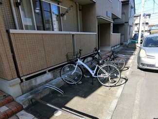 【その他共用部分】 | 敷地内に駐輪場を完備しています！荷物が重いときに自転車があれば助かりますね☆