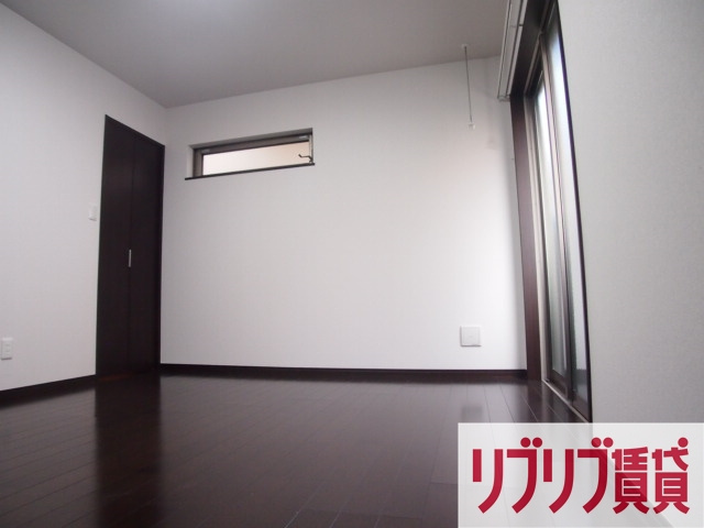 ティアラ本千葉の居間・リビング