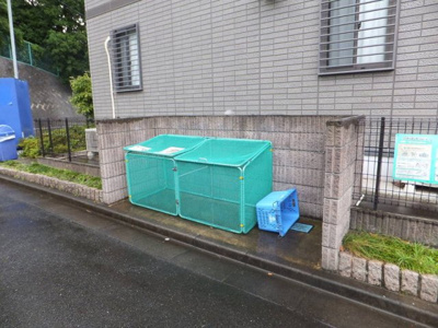 【その他共用部分】 | ホワイトベルB | 敷地内ごみ置き場でごみ出しもらくらく～♪忙しい社会人さんや主婦さんにもうってつけ！