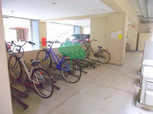カーサスパジオの駐車場