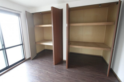 【洋室】 | グローリータウンＢ | 明るい洋室です