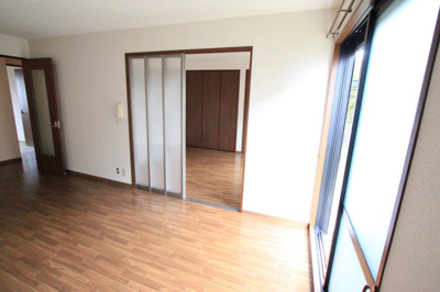 【居間・リビング】 | グローリータウンＢ | ゆったり過ごせる居間です