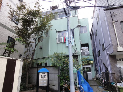 【外観】 | 石山ビル | 石山ビル　鶯谷駅から徒歩4分・日暮里駅から徒歩10分の好立地！静かな環境！全室角部屋の2面採光！