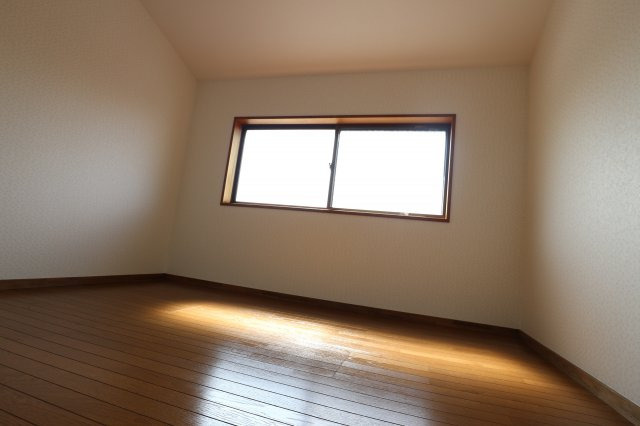 萩山町１丁目貸家の収納|小屋裏収納