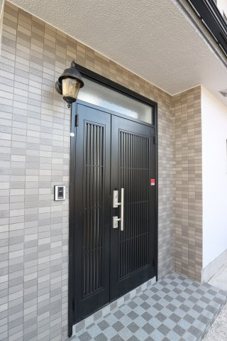 萩山町１丁目貸家の玄関