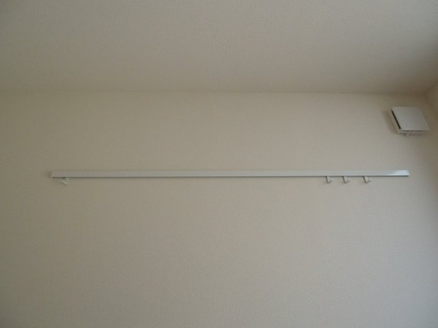 【設備】 | STRINGS神山町 | あると便利なピクチャーレール付