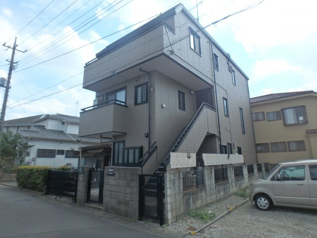 鶴ヶ島市大字鶴ヶ丘のアパートの外観