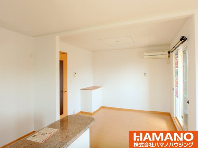 【居間・リビング】 | ペアハウスヒロセＦ | こちらの居間で趣味の時間をお楽しみください