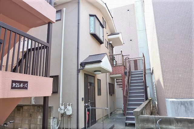 須田貸家の外観