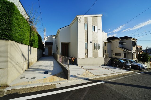 保土ヶ谷区法泉１丁目全２棟　新築戸建ての外観
